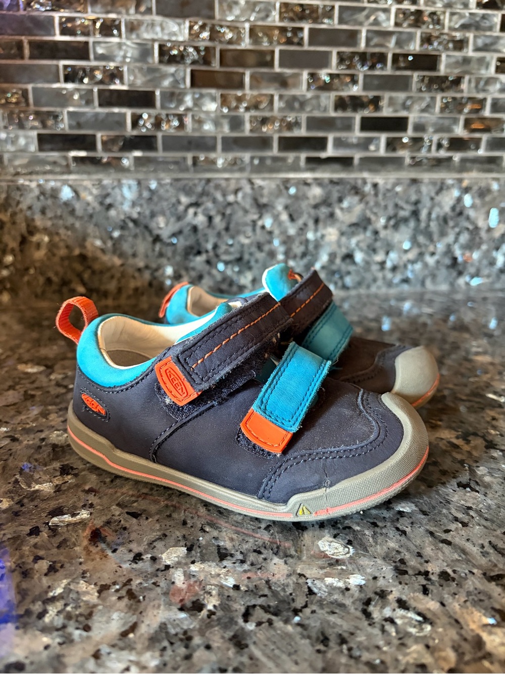 Keen Toddler Baby Shoes Size 6 Outdoor Hook and Latch Unisex Blue